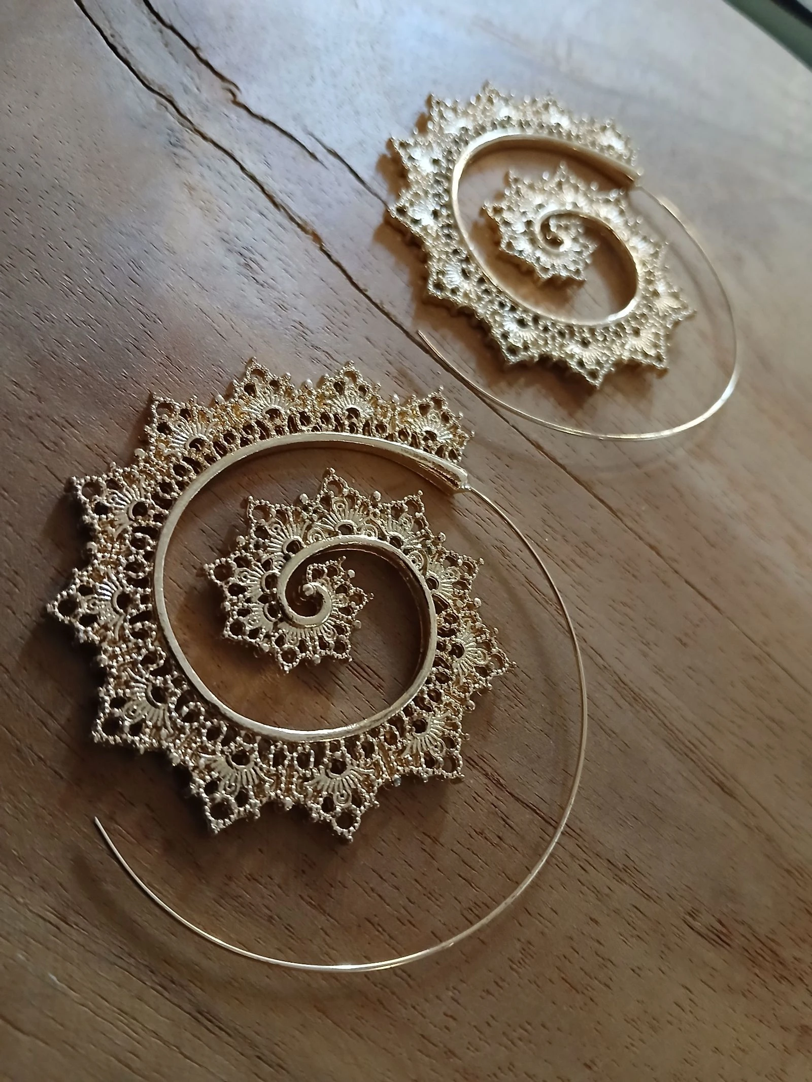 Pendientes dorados y2k – photo 4